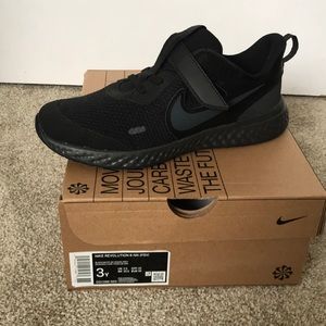 Nike Revolution 6 NN (PSV) little boy black sneakers